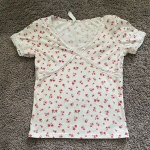 Cute flower, white shirt🌸